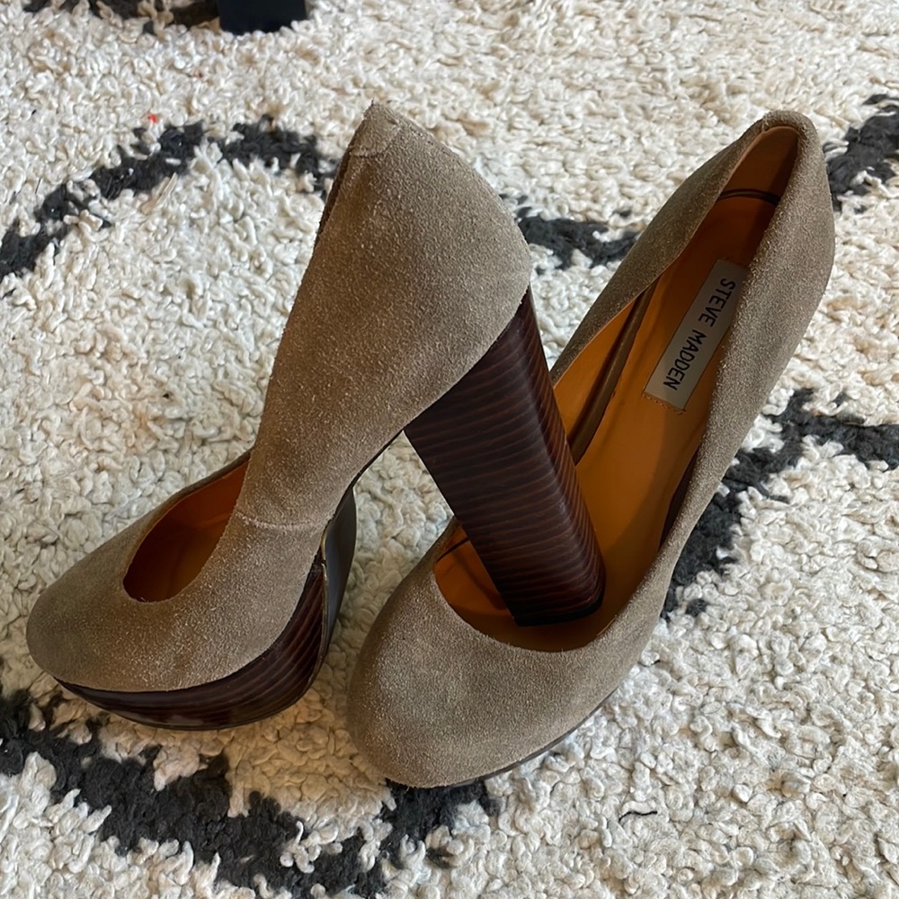Neutral platform heels
